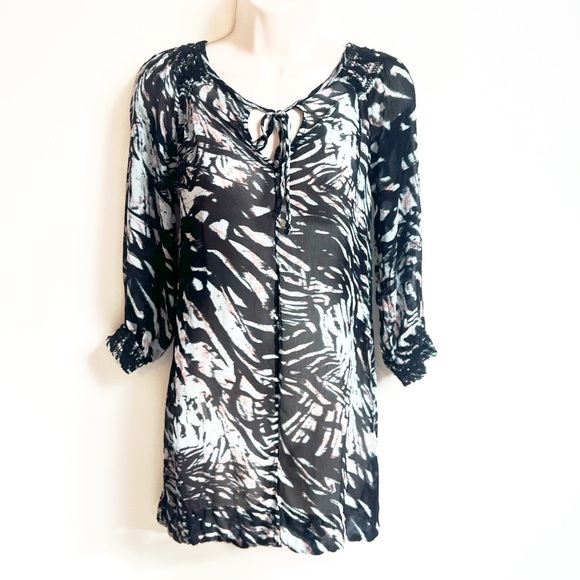 Gypsy 05 Semi Sheer 3/4 Sleeve Tunic Blouse Pullover Keyhole Scoop Neck Black - Picture 9 of 9